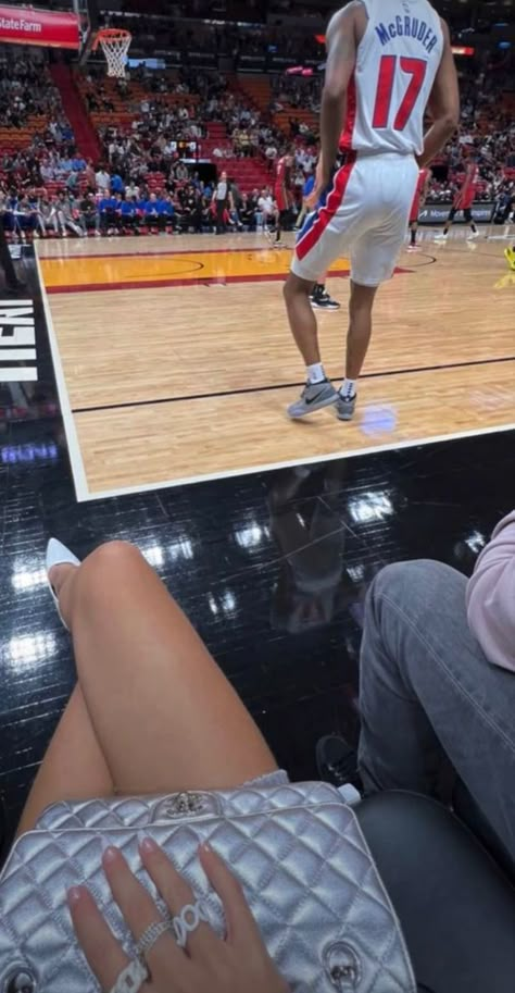 Courtside Seats Nba, Court Side Basketball Game, Nba Game Aesthetic, Courtside Aesthetic, Aesthetic Basketball, Manifestation 2024, Game Aesthetic, Nba Game, Vision Board Images