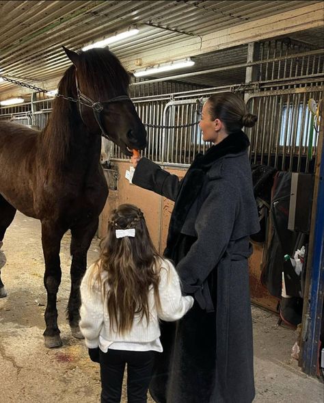 Addams Familie, Horse Riding Aesthetic, Stile Hijab, Money Girl, Future Mommy, Horse Aesthetic, Dream Family, Foto Baby, Future Mom