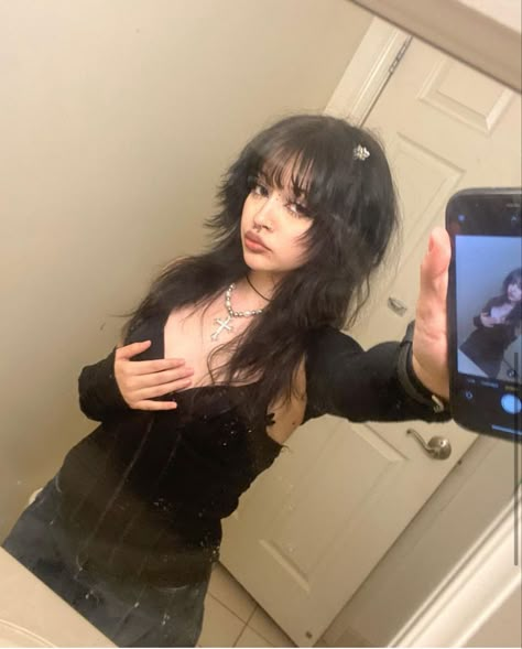 Hangodango on tiktok Short Grunge Hair, Goth Hair, Haircut Inspo, Hair Cut Ideas, Hair Dye Ideas, Wolf Cut, Alternative Hair, Scene Hair, Hairstyle Inspo