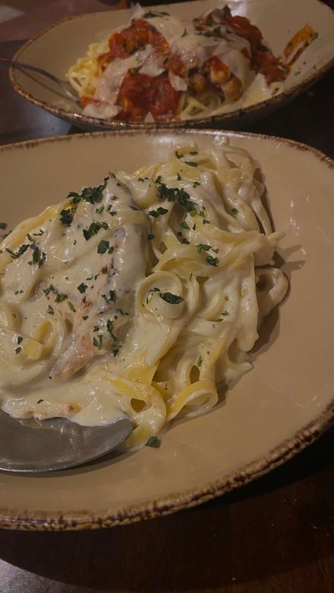 fetuccini alfredo and chicken parm Fettucini Alfredo Aesthetic, Pasta Fetuccini, Fetuccini Alfredo, Fettucini Alfredo, Savory Food, Delicious Pasta, Chicken Parm, Food Babe, Night Scenery