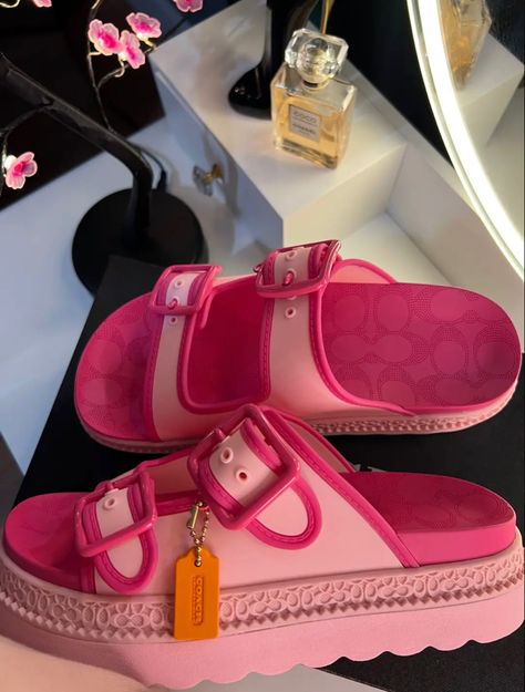 Pretty Sandals, Dr Shoes, Trendy Shoes Sneakers, Pretty Shoes Sneakers, Shoes Heels Classy, Shoes Outfit Fashion, Heels Classy, Hype Shoes, Girly Shoes