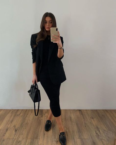 Modest Workwear, Black Midi Dress Outfit, Dress And Blazer Outfit, Neutral Fits, Black Dress Work, Corporate Outfit, Dress Work Outfit, Work Dresses Outfits, Midi Dress Outfit