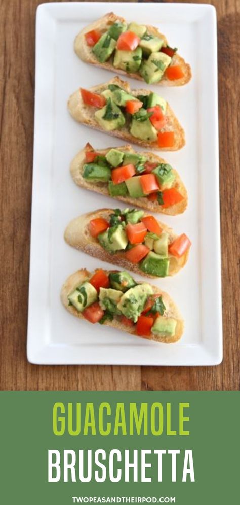 Guacamole Bruschetta, Baguette Appetizer, Bruschetta Toast, Baguette Slices, Simple Appetizer, New Year's Party, Easy Guacamole, Bruschetta Recipe, Light Meals