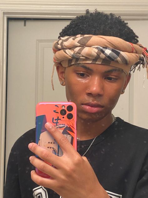 Mens Head Wrap, Turban Outfit, Inspi Outfit, Head Wrap Styles, Headband Men, Silk Headscarf, Headband Outfit, Black Men Street Fashion, Men Street Fashion