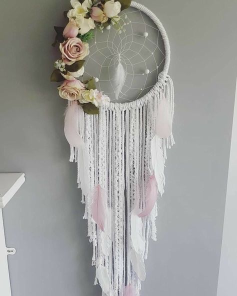 Pocahontas Birthday, Dream Catcher Decor, Bohemian Dreamcatcher, Diy Tumblr, Dream Catcher Craft, Diy Boho Decor, Roses Pink, Dream Catcher Diy, Dream Catcher Boho