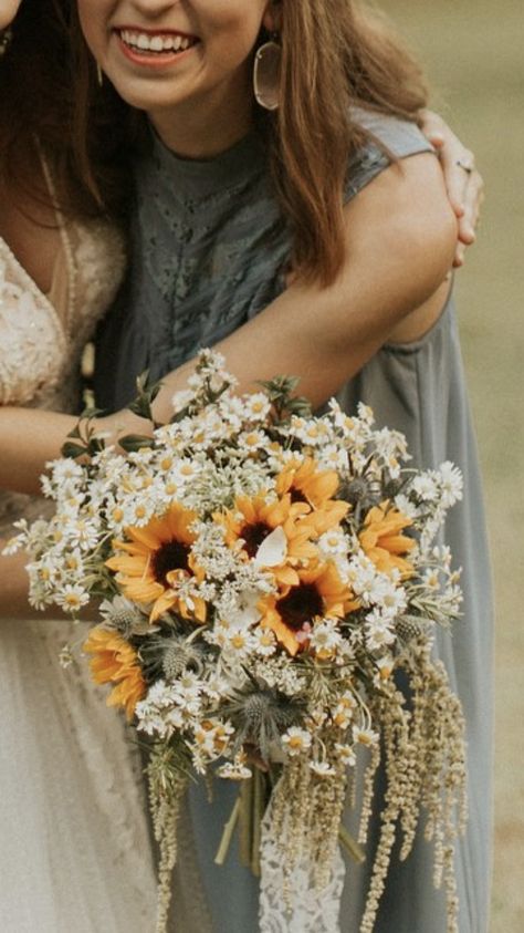 Bride Flower Bouquet Sunflower, Fall Wedding Bouquets With Daisies, Sunflowers And Daisy Bouquet, Sage Green And Sunflower Bouquet, Dried Daisy Bouquet, Sunflower And Daisy Arrangements, Boho Sunflower Bouquet, Sunflower And Wildflower Bouquet, Dried Sunflower Bouquet