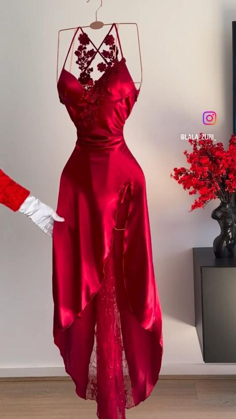 Red Dress Outfits, Elegant Red Dress, Prom 2023, Short Prom Dresses, Red Dresses Classy, Little Red Dress, Red Dress Outfit, Prom Dress Inspiration, Red Dress Short