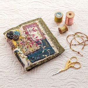 Daydream Journals: Memories, ideas & inspiration in stitch, cloth & thread: Amazon.co.uk: Rose, Tilly: 9781782218722: Books Tilly Rose Textile Artist, Tilly Rose, Sewn Projects, Sewing Aesthetic, Memories Ideas, Homemade Books, Fabric Books, Needle Books, Stitching Ideas