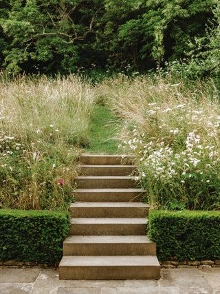 An 18th-century Gloucestershire farmhouse with a simple, relaxed interior English Cottagecore, Balcony Greenhouse, Irish Farmhouse, Landscaping Patio, Deck Balcony, Cotswolds Cottage, Plants Vegetables, Cottage Garden Design, Garden Animals