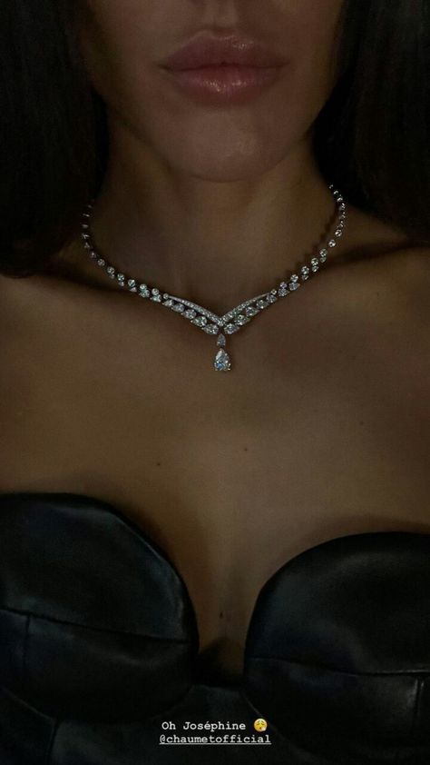 Necklace / perfect necklace / diamonds / accessories / perfect accessorie / classy / old money / jewelry / ( insta story of ariviere ) Gossip Girl Jewelry, Old Money Jewelry, Classy Old Money, Money Necklace, Money Jewelry, Mint Green Aesthetic, Classy Necklace, Diamond Accessories, Chic Necklace