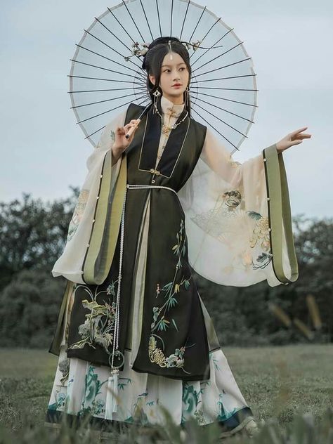 Tradition Chinese Clothing, Dark Kimono Traditional, Vintage Chinese Fashion, Traditional Chinese Accessories, Old Chinese Clothes, Chinese Clothes Traditional, Xianxia Clothes, Asian Inspired Outfits, Earth Kingdom Clothes