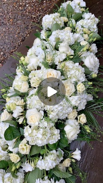 Casket Flowers Arrangements, Diy Sympathy Flower Arrangements, Diy Wedding Flower Arrangements, Diy Flower Arrangements Wedding, Remembrance Flowers, White Floral Centerpieces, Casket Flowers, White Floral Arrangements, Rose Flower Arrangements