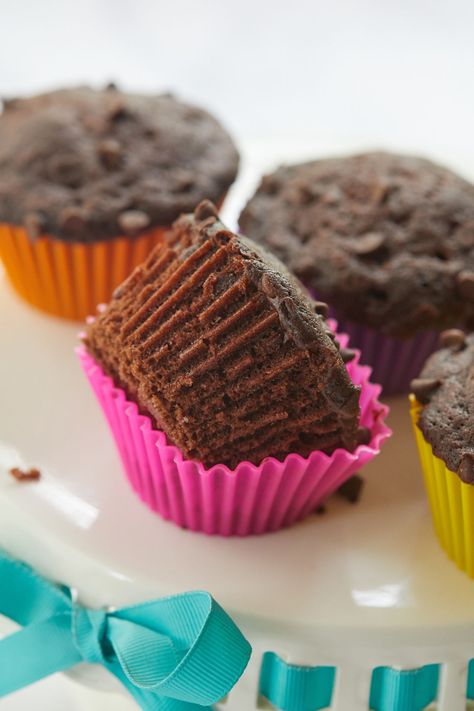 Using a microwave to make chocolate muffins takes no time at all. Microwave Cupcakes Recipe, Microwave Cupcake, Microwave Cakes, Double Chocolate Muffin Recipe, Microwave Muffin, Microwave Desserts, Cupcake 1, Sweet Muffins, Microwave Dessert