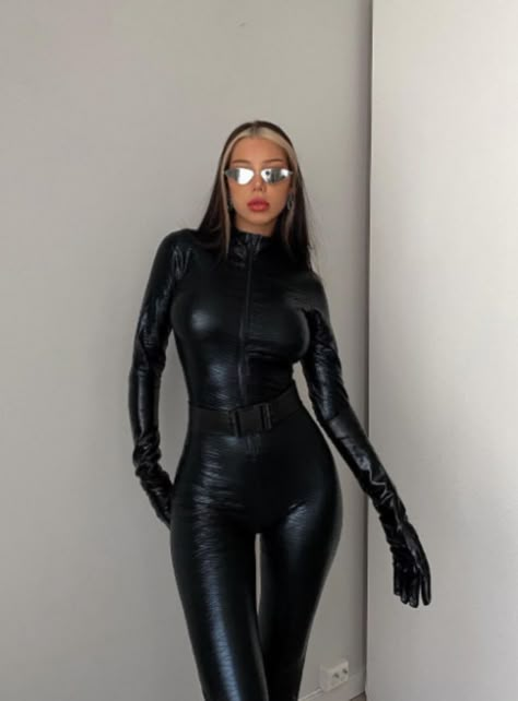 Full Bodysuit Outfit, Black Full Bodysuit, Matrix Fashion, Badass Halloween Costumes, Catsuit Outfit, Black Catsuit, Superenge Jeans, Hot Halloween Outfits, Fest Temaer