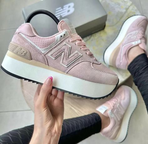 New Balance 574 Pink, New Balance 574, Jordan 5, Bridal Shoes, Platform Shoes, New Model, New Balance, Air Max, Air Jordan