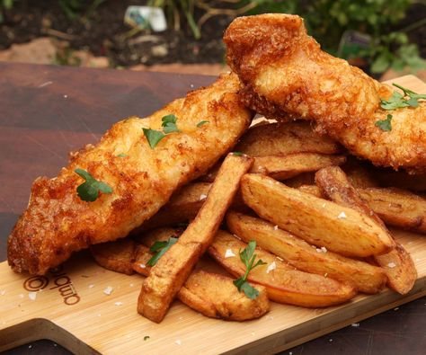 This recipe is will give you classic battered fish and chips that are soft inside but crispy on the outside! IngredientsFish Potatoes 1 cup GF flour 1 1/2 cup sod... Classic Fish And Chips Recipe, Gluten Free Fish And Chips, Fish N Chips Recipe, Gluten Free Fish, Spa Body, New Zealand Food, Crispy Chips, Fish N Chips, Battered Fish