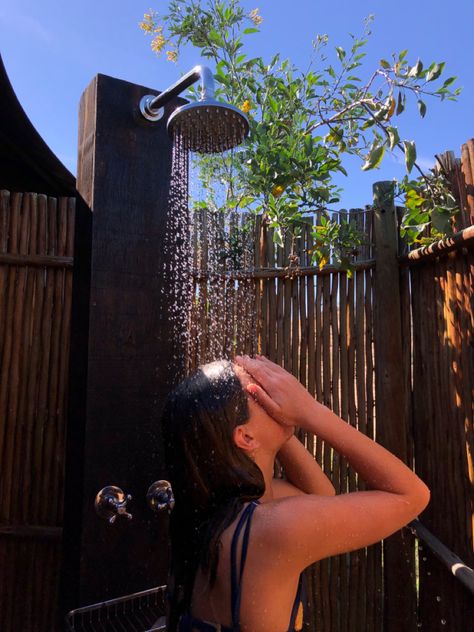 Outdoor Beach Shower Pictures, Outdoor Shower Instagram Pictures, Outdoor Shower Poses, Shower Pic Aesthetic, Beach Shower Pics, Outside Shower Pics, Outdoor Shower Photoshoot, Outdoor Shower Pics, Beach Shower Pictures