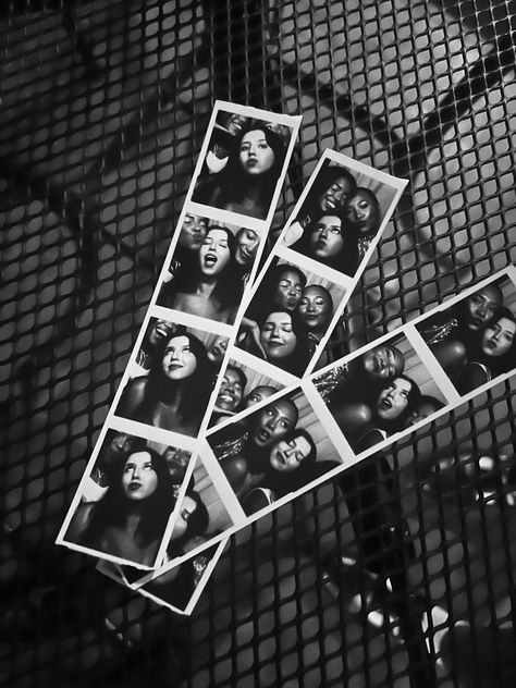 photobooth pose inspo film strips retro vintage Photo Strip Aesthetic, Film Photobooth, Retro Photobooth, Photobooth Pose, Vintage Film Strip, Photobooth Strip, Prom Photo Booth, Photobooth Aesthetic, Photo Booth Strip