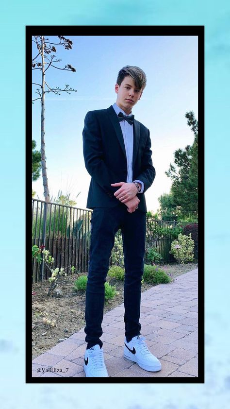 Prom Outfits With Sneakers Men, Grade 8 Grad Suits For Boys, Homecoming Dance Attire For Guys, Hoco Styles For Guys, Homecoming Looks For Guys 2023, Teen Boys Suit Outfit Ideas, Prom Suits With Sneakers, Home Coming Outfits High School Guys, 2024 Prom Trends For Boys