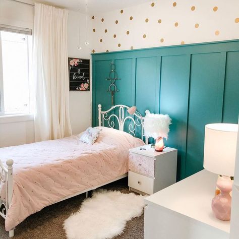 32 Bold and Beautiful Teal Bedroom Ideas Teal Girls Bedroom, Teal Accent Wall, Girls Bedroom Teal, Teal Furniture, Teal Bedroom Ideas, Kids Bedroom Makeover, Bedroom Teal, Teal Accent Walls, Loft Style Bedroom