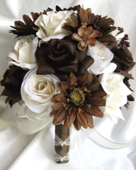 Chocolate Brown Wedding, Brown Wedding Themes, Handmade Wedding Bouquet, Cream Wedding, Brown Wedding, Silk Flowers Wedding, Brown Chocolate, Brown Flowers, Bouquet Bridal