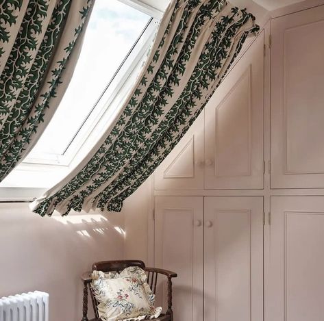 Velux Windows Bedroom, Bedroom Ensuite Ideas, Zen Home Office, Curtains And Shades, Scalloped Headboard, Curtains Or Shades, Attic Windows, Loft Windows, Climbing Ivy