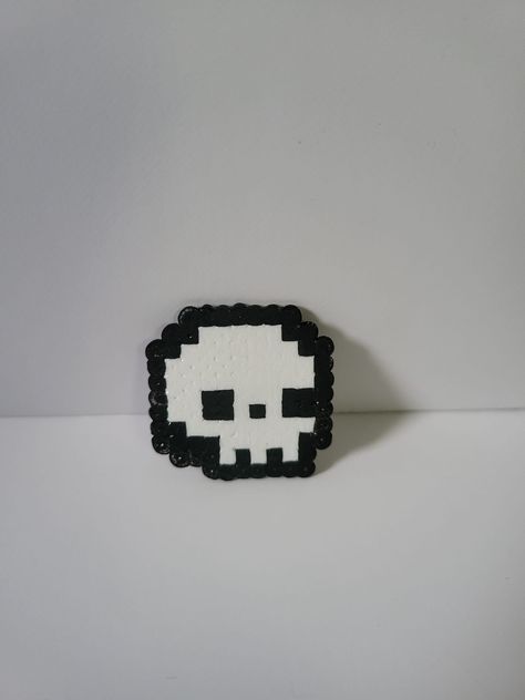 Here we have some cute mini badges in multiple variations - Ghostie - Black Cat - Bat - Skull - Happy Ghostie These are made from Mini Hama Beads and have either hinged pin badge backing, or a pin badge backing for attachment.  As they are handmade, they all have slight variations which makes them all unique! Melty Bead Patterns Halloween, Iron Beads Halloween, Hama Beads Halloween Pattern, Halloween Perler Patterns, Button Pins Ideas, Small Hama Bead Designs, Hama Bead Ideas, Halloween Hama Beads, Christmas Shoes Diy