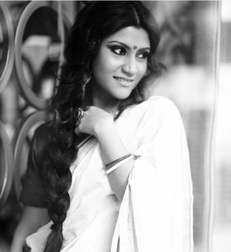 Konkana Sen Sharma, Konkana Sen, Konkona Sen, Konkona Sen Sharma, Vintage Bollywood, Lace Bridal Gown, Bohemian Wedding Dresses, How To Pose, India Beauty