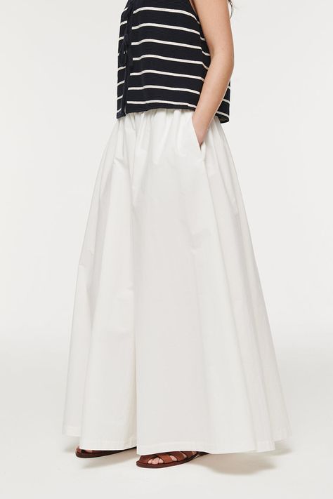 From Skirts to Trousers, Here Are 9 Chic Anti-Jeans Trends To Embrace In 2024 | Who What Wear UK Full Skirt Outfit, White Skirt Outfits, Poplin Skirt, Skirt Images, White Long Skirt, 2024 Outfits, Relaxed Outfit, I'm Bored, Summer Essential