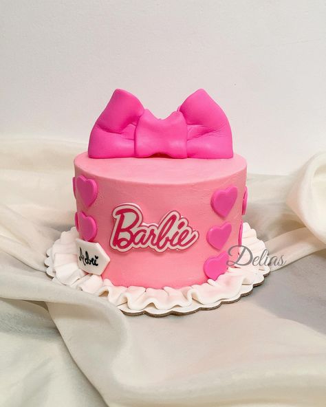 #barbie #barbiebirthdayparty #barbiecakes #buttercreamcake #buttercream #fondant #fondantart #pink Mini Barbie, Buttercream Fondant, Barbie Birthday Party, Barbie Cake, Buttercream Cake, Butter Cream, Fondant, Cake, Pink