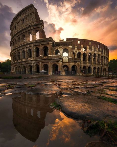 Rome Buildings, Rome Italy Colosseum, Rome Architecture, Rome Travel Guide, Colosseum Rome, Ancient Greek Architecture, Architecture Model House, The Colosseum, Italy Aesthetic