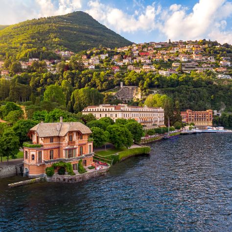 Lake Como House, Cinque Terre Painting, Italy Vision Board, Villa Deste, Como Lake Italy, Veranda Restaurant, Somewhere I Belong, Tuscan Homes, Lake Como Villas