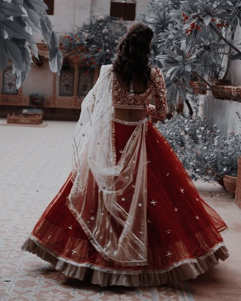 Lengha Aesthetic, Pakistani Aesthetic, Desi Fits, Traditional Attires, Desi Aesthetic, Traditional Indian Outfits, Aesthetic Red, Desi Girl, Indian Aesthetic