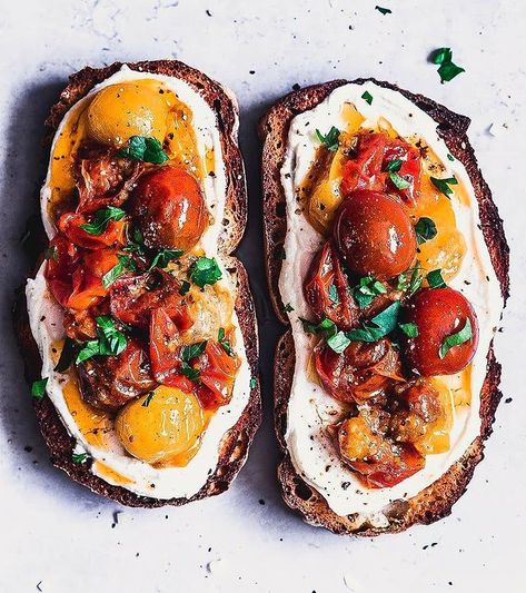 Zeynep Dinç on Instagram: “#Sourdough toasts with pan fried cherry #tomatoes on top of creamy garlicky lemony #ricotta & feta, topped with flaky sea salt & chili oil…” Sourdough Bread Toast Ideas, Sourdough Bread Toppings, Toasted Sourdough Bread, Sourdough Bread Toppings Ideas, Sourdough Topping Ideas, Sourdough Toppings, Sourdough Bread Breakfast Ideas, Sourdough Bruschetta, Sourdough Toast Ideas