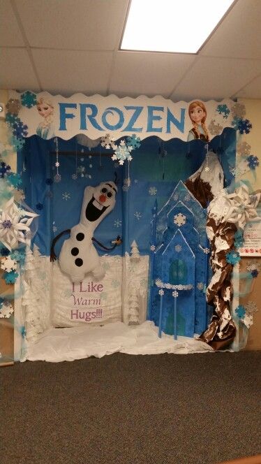 Frozen door decoration Frozen Classroom, Winter Door Decorations Classroom, School Hallway Decorations, Frozen Decor, Winter Classroom Door, Frozen Christmas Tree, Door Decorations Classroom Christmas, Toddlers Activities, Winter Display