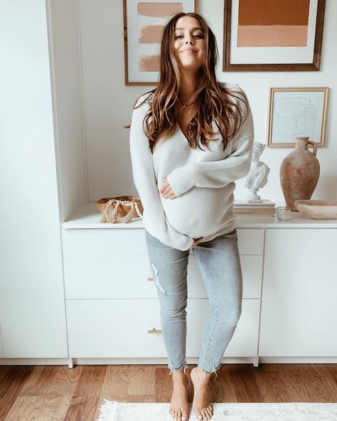 Milena Ciciotti, Amazon Decor, My Shirt, Bump Style, Mommy Style, Pregnancy Outfits, Having A Baby, Maternity Fashion, Maternity Clothes