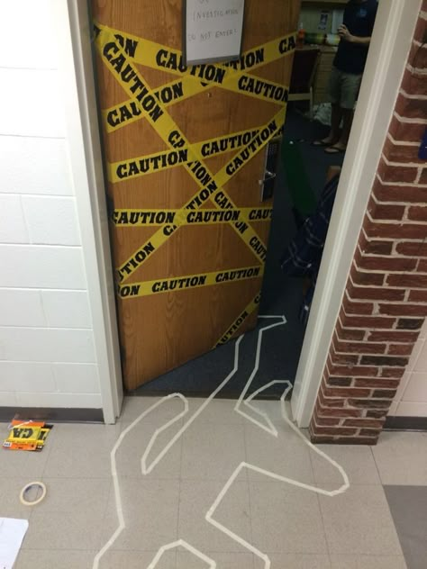 DIY! Halloween Dorm, Porta Halloween, Diy Halloween Door Decorations, Door Decorations College, Halloween Classroom Door, Halloween Diy Door, Dorm Door Decorations, Dorm Door, Halloween Front Door Decorations