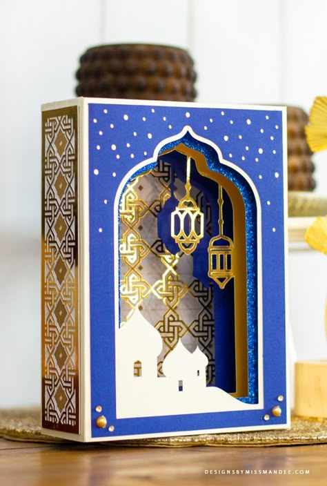 Ramadan Project, Paper Projects Diy, Eid Mubarak Card, Lantern Craft, Ramadan Kareem Decoration, Ramadan Lantern, Ramadan Crafts, Eid Decoration, Paper Flower Crafts