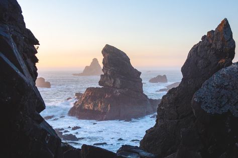 Rocky Coastline, Rocky Beach, Four Days, Environment Design, Print Ideas, Oregon Coast, Httyd, Vacation Ideas, Rocky