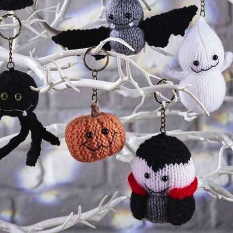 Halloween Knitting Patterns Free, Knitted Halloween, Halloween Knitting Patterns, Halloween Knitting, Crochet Pour Halloween, Knitting Abbreviations, Halloween Bat Decorations, Halloween Sewing, Simply Knitting