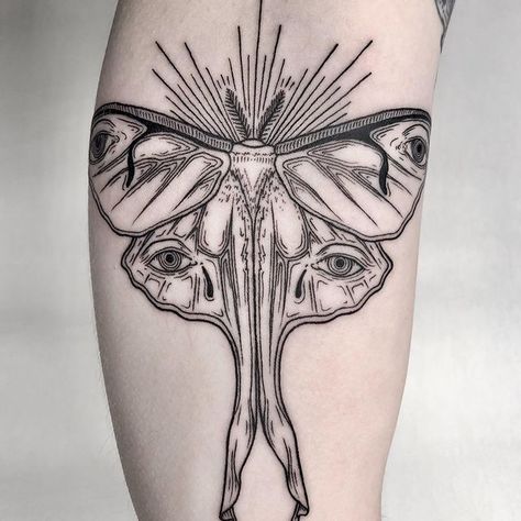 Traditional Moth Tattoo, Luna Moth Tattoo, Animal Tattoos For Women, Moth Tattoo Design, Intaglio Printmaking, Woodcut Tattoo, Mother Nature Tattoos, Cute Cat Tattoo, Engraving Tattoo