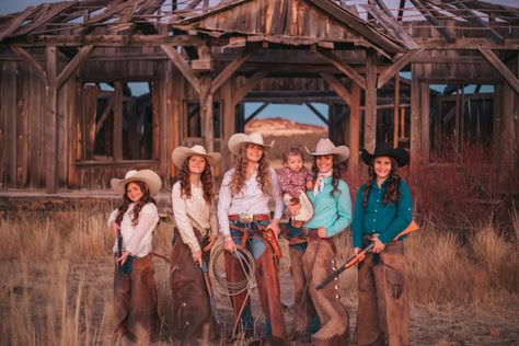 Cowboy Family, Ranch Family, Cowgirl Photoshoot, Farm Style, Country Farm, Gods Grace, God's Grace, Family Pictures, Cowboy