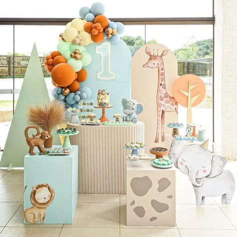 Festa Safari Baby, Baby Boy Birthday Themes, Lion Birthday, Boys First Birthday Party Ideas, Boys 1st Birthday Party Ideas, Jungle Theme Birthday, Jungle Birthday Party, Safari Theme Birthday, Kids Themed Birthday Parties