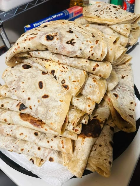 Traditional food Honduras Honduras Food, Honduran Recipes, Mexican Snacks, Party Food Buffet, Hispanic Food, Latin Food, Mexican Food Recipes Authentic, Recipes From Heaven, Cafe Food