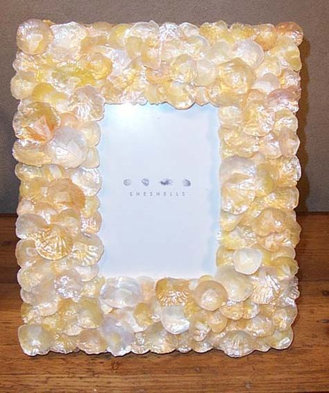 Jingle Shells Crafts, Jingle Shell Crafts Ideas, Jingle Shell Art, Jingle Shell Crafts, Shell Picture Frame Diy, Shell Displays, Beach Art Crafts, Shell Picture Frame, Jingle Shells