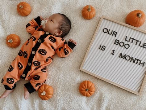 1 Month Fall Photoshoot, Fall Things To Do With Newborn, October One Month Baby Pictures, Halloween One Month Pictures, Halloween 1 Month Baby Pictures, October 2 Month Baby Pictures, Fall 1 Month Baby Pictures, October 1 Month Baby Pictures, Halloween Milestone Picture Ideas