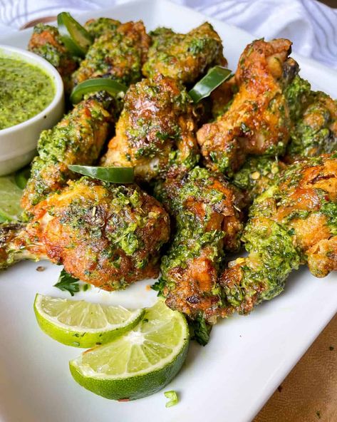 Chimichurri Sauce Chicken, Food Baddie, Chimichurri Chicken, Air Fryer Wings, Air Fryer Fried Chicken, Air Fryer Chicken Wings, Fried Chicken Recipe, Fried Chicken Wings, Chimichurri Sauce