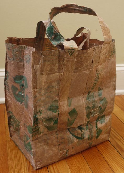 Reusable Shopping Bag From Plastic Grocery Bags Plastic Bag Crafts, Fused Plastic, Upcycle Plastic, Recycled Plastic Bags, How To Recycle, Plastic Grocery Bags, Recycle Bag, Recycled Projects, Grocery Bags