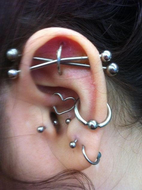 Mod Jewelry, Cool Ear Piercings, Pretty Ear Piercings, Grunge Jewelry, Cool Piercings, Cute Ear Piercings, Cute Piercings, Body Jewelry Piercing, Dope Jewelry