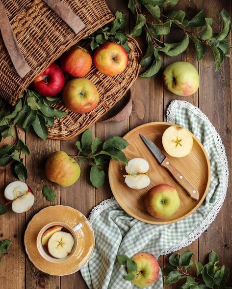 Thanksgiving Food Photography, Fall Fruit Aesthetic, Apple Cake Food Photography, Autumn Apples Aesthetic, Fall Aesthetic Apples, Autumn Fruits Photography, Rustic Food Photography, Apple Photo, Pie Slice